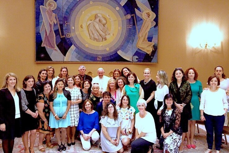 Grupo de mujeres separadas de Toledo con el Santo Padre. 